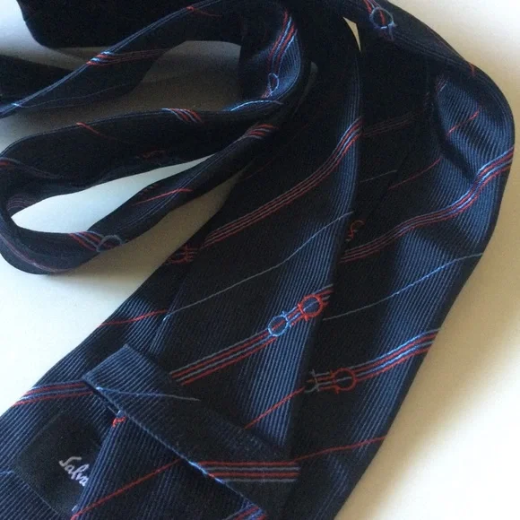 SALVATORE FERRAGAMO MENS SILK STRIPE TIE WITH LOGO NAVY BLUE NWT